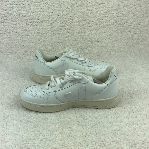 Veja V-10 Leather Low-Top Sneakers Women - Picture 5 of 7